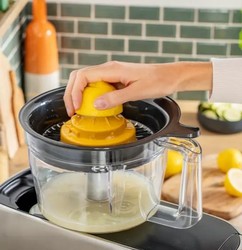 Cne jaune du presse-agrumes de la Fresh Box pour robot ptissier Moulinex Coach - presser un citron