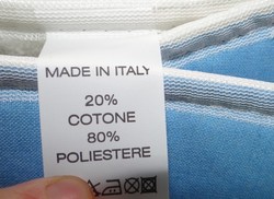 Etiquette produit de la housse de repassage : 20 % coton 80 % polyester