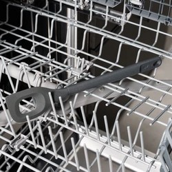 Cuillre de mlange angulaire en plastique et nylon de marque Zyliss