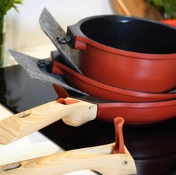 Kit poles et casseroles Cookut avec poignes amovibles et feutrine - ROUGE