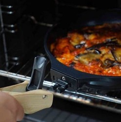 Kit po�les et casseroles Cookut avec poign�e d�tachable pratique