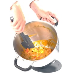 Mlanger dans le bol de travail avec la spatule haute temprature Kenwood