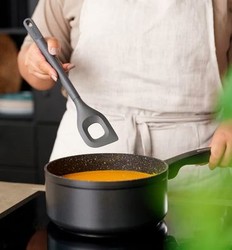 Cuillre de mlange angulaire en plastique et nylon de marque Zyliss