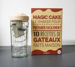 Shaker en verre Magic Cake 10 gteaux faciles de marque Cookut