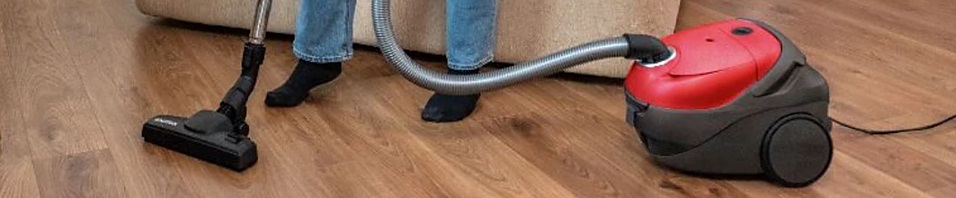 Utilisation d'un aspirateur traineau Nilfisk Rouge