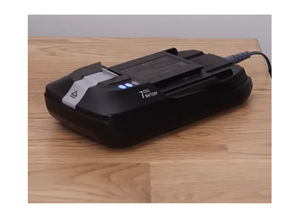 Batterie de l'aspirateur balai Rowenta X Force Flex est en charge