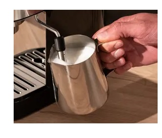 Faire mousser le lait avec une cafetière expresso Krups