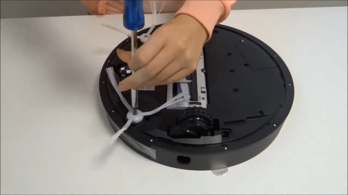 Changer les brossettes aspirateur robot Rowenta