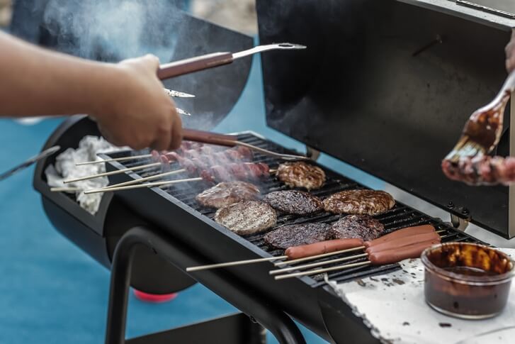 Comment Nettoyer la Grille de son Barbecue Electrique ? 