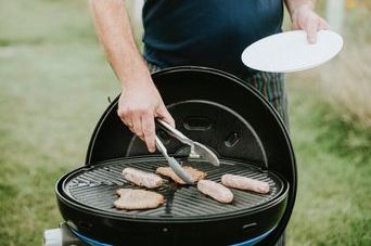 Comment Nettoyer la Grille de son Barbecue Electrique ? 